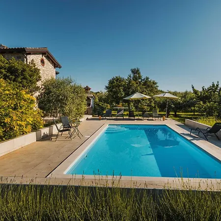 Castelo By Awaytocroatia *