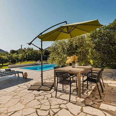 Castelo By Awaytocroatia